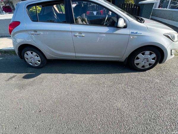 Hyundai i20 Hatchback, Petrol, 2013, Silver