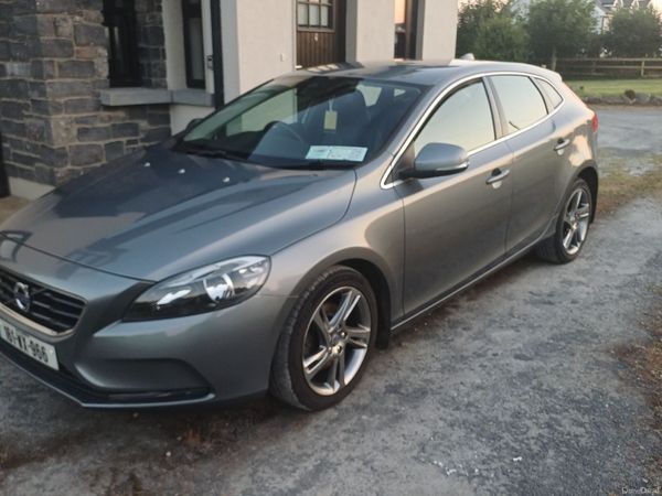 Volvo V40 Hatchback, Diesel, 2016, Grey