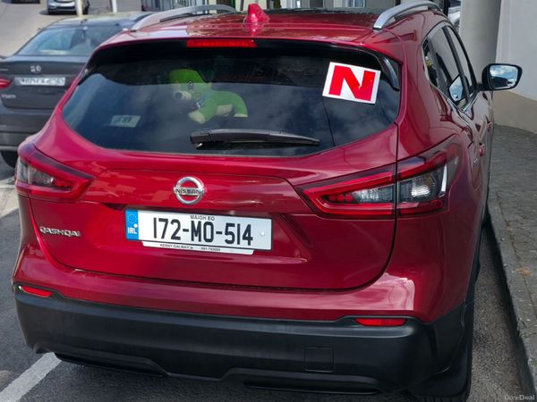 Nissan Qashqai SUV, Diesel, 2017, Red