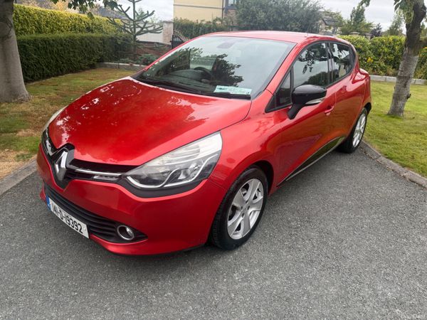 Renault Clio Hatchback, Petrol, 2014, Red
