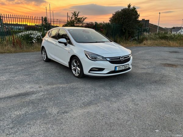 Opel Astra Hatchback, Diesel, 2017, White