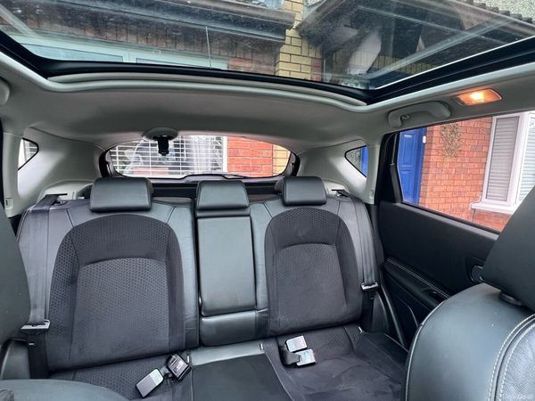 Nissan Qashqai Hatchback, Diesel, 2010, Black