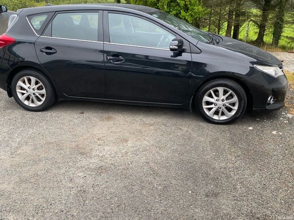 Toyota Auris Hatchback, Diesel, 2013, Black