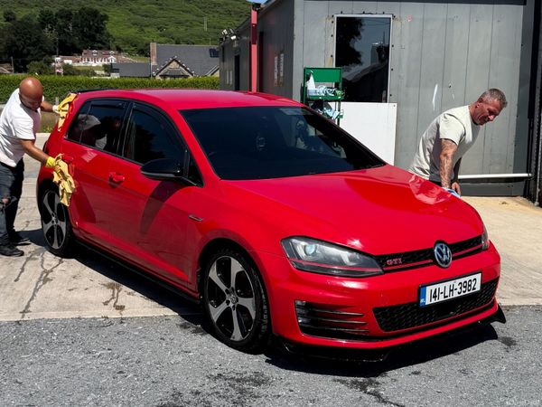 Volkswagen Golf Hatchback, Petrol, 2014, Red