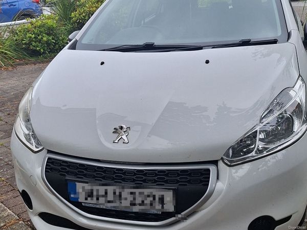 Peugeot 208 Hatchback, Petrol, 2014, White