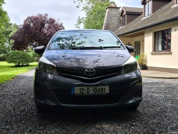Toyota Yaris Hatchback, Petrol, 2012, Grey