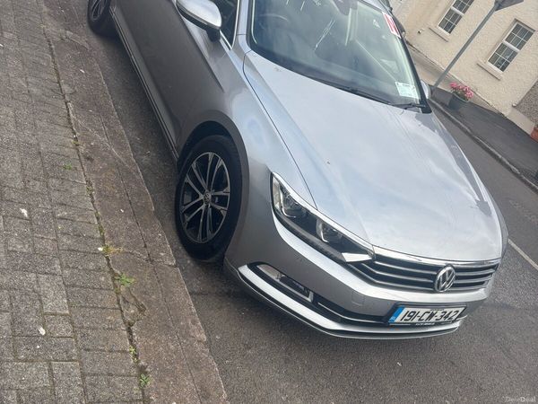 Volkswagen Passat Saloon, Diesel, 2019, Grey