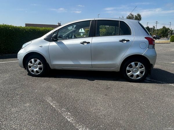 Toyota Yaris Hatchback, Petrol, 2010, Silver