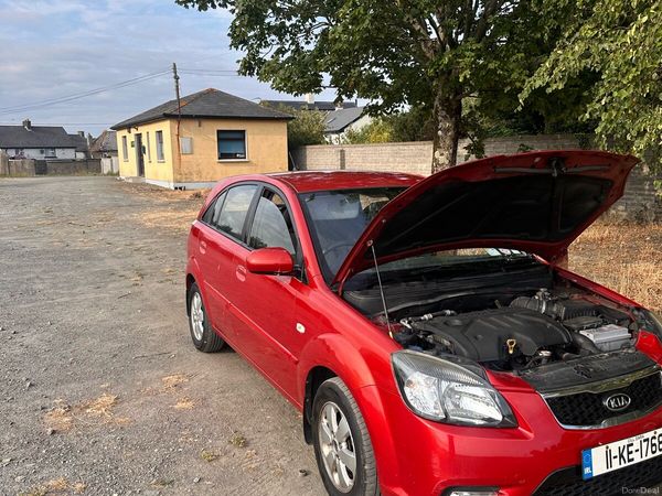 Kia Rio Hatchback, Diesel, 2011, Red