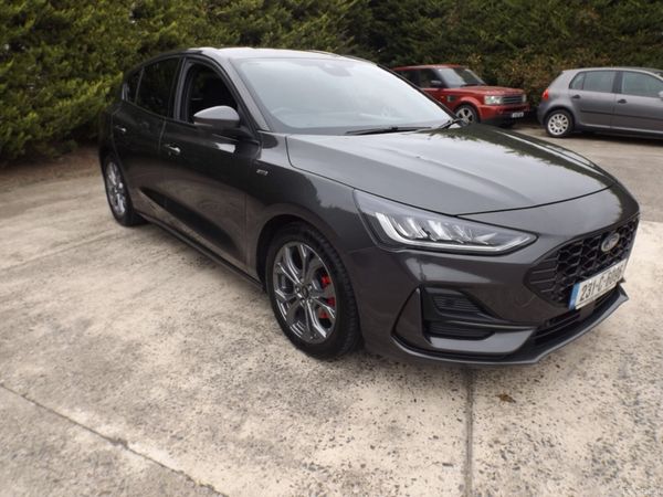 Ford Focus Hatchback, Diesel, 2023, Grey