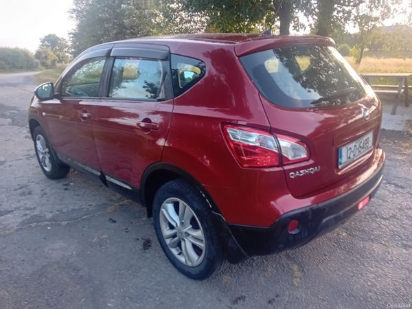 Nissan Qashqai Hatchback, Petrol, 2012, Red