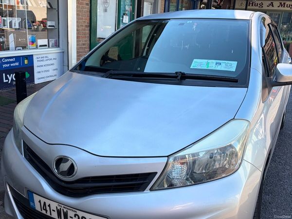 Toyota Vitz Hatchback, Petrol, 2014, Silver