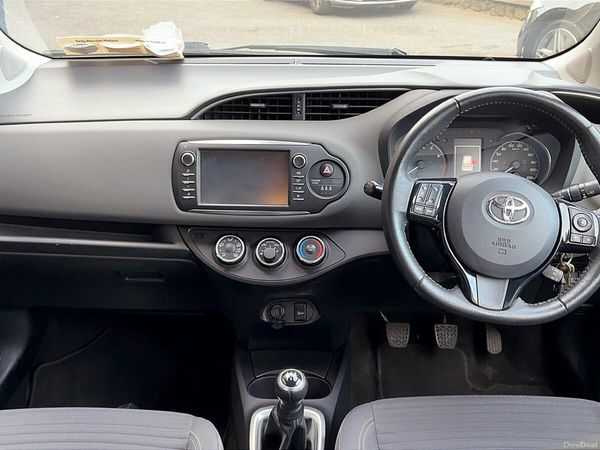Toyota Yaris Hatchback, Petrol, 2017, Grey