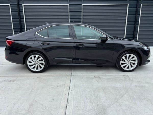 Skoda Octavia Saloon, Petrol Hybrid, 2024, Black