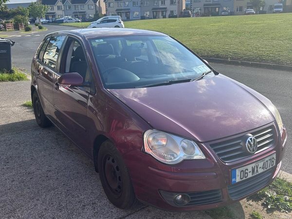 Volkswagen Polo Hatchback, Petrol, 2006, Red