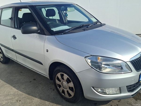 Skoda Fabia Hatchback, Petrol, 2015, Silver