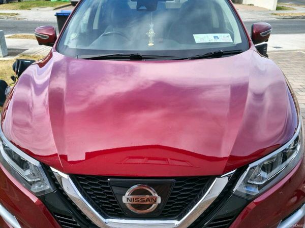 Nissan Qashqai MPV, Petrol, 2018, Red
