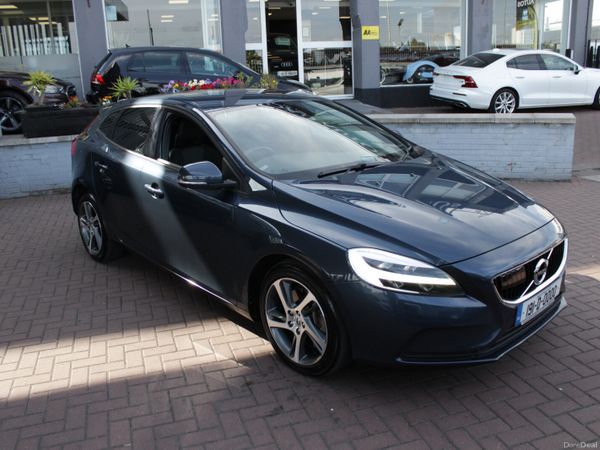 Volvo V40 Hatchback, Diesel, 2019, Blue