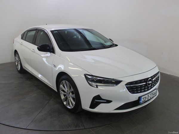 Opel Insignia Hatchback, Diesel, 2022, White