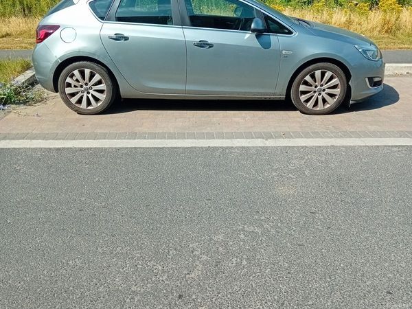 Opel Astra Hatchback, Diesel, 2013, Silver