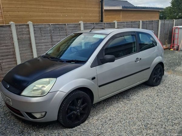 Ford Fiesta Hatchback, Petrol, 2005, Silver