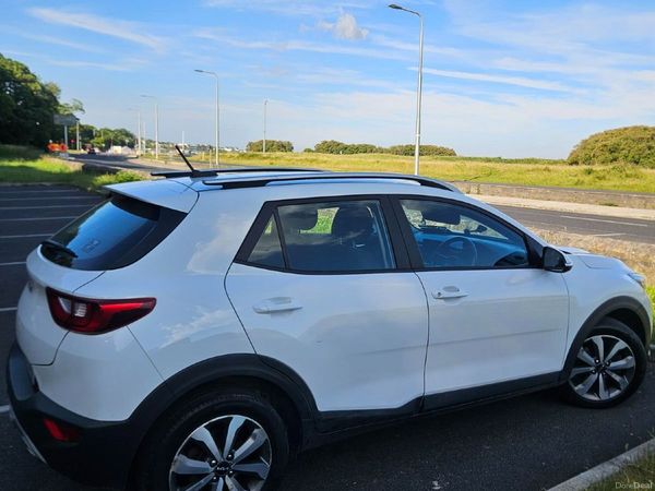 Kia Stonic Hatchback, Petrol, 2022, White