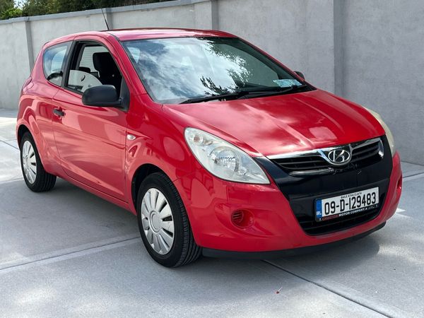 Hyundai i20 Hatchback, Petrol, 2009, Red