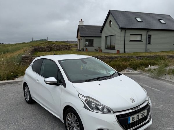 Peugeot 208 Hatchback, Diesel, 2016, White