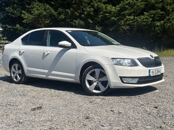 Skoda Octavia Saloon, Diesel, 2015, White