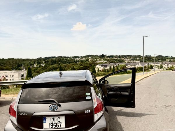 Toyota Aqua Hatchback, Petrol Hybrid, 2017, Grey