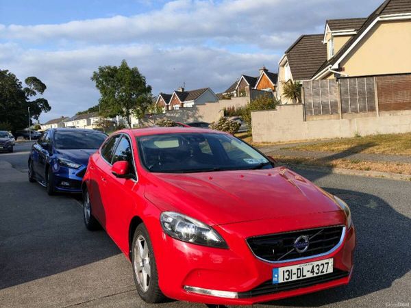 Volvo V40 Hatchback, Diesel, 2013, Red