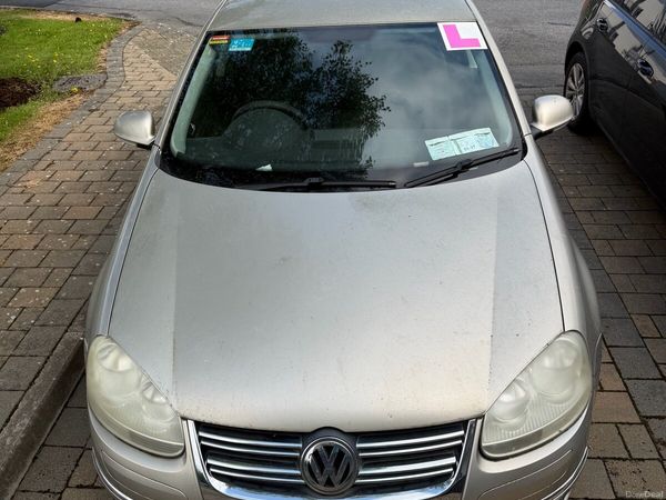 Volkswagen Jetta Saloon, Petrol, 2007, Beige