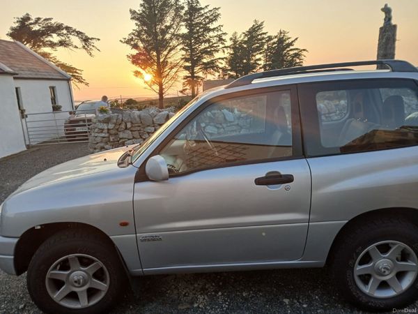 Suzuki Grand Vitara SUV, Petrol, 2005, Silver