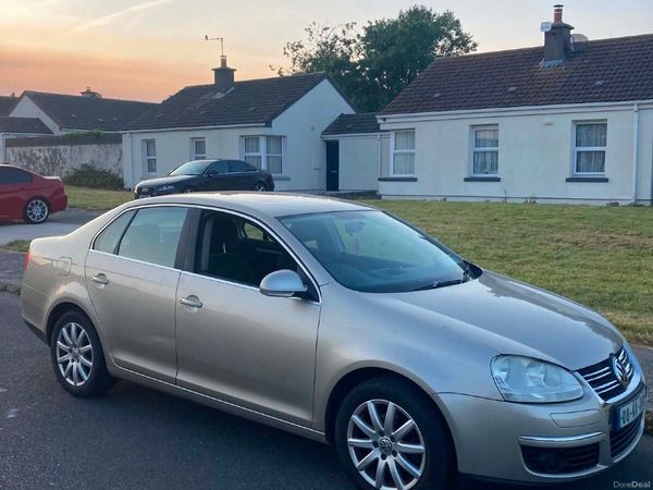 Volkswagen Jetta Saloon, Petrol, 2008, Beige