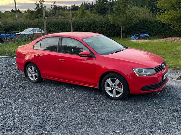 Volkswagen Jetta Saloon, Diesel, 2014, Red