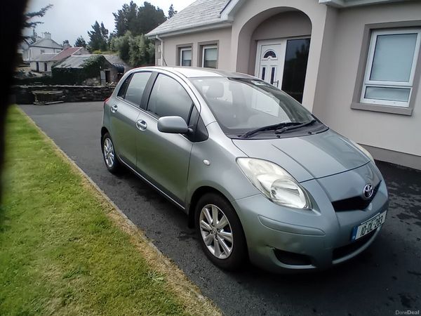 Toyota Yaris Hatchback, Petrol, 2010, Silver