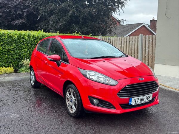 Ford Fiesta Hatchback, Petrol, 2014, Red