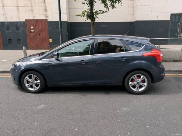 Ford Focus Hatchback, Petrol, 2013, Grey