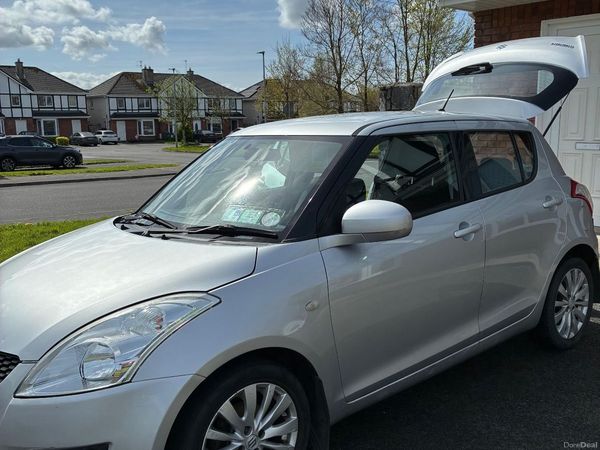 Suzuki Swift Hatchback, Petrol, 2011, Silver