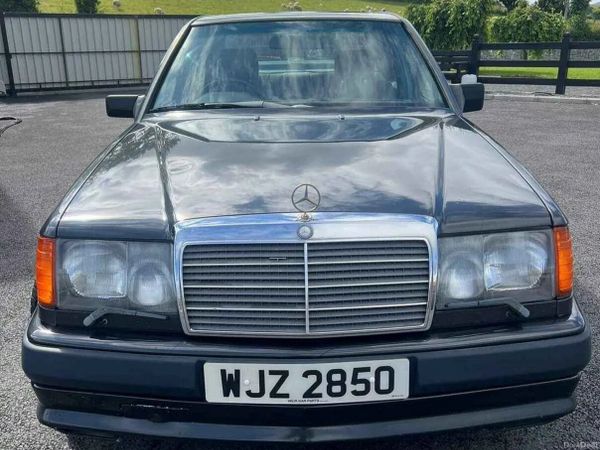 Mercedes-Benz 300 Saloon, Petrol, 1988, Black