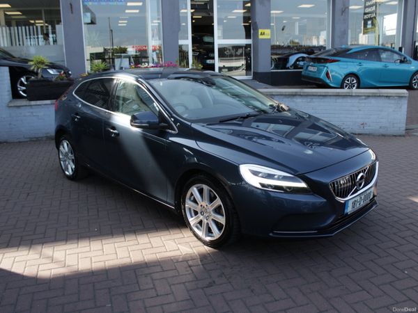 Volvo V40 Hatchback, Diesel, 2017, Blue