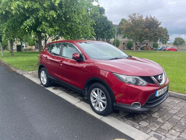 Nissan Qashqai Hatchback, Petrol, 2014, Red