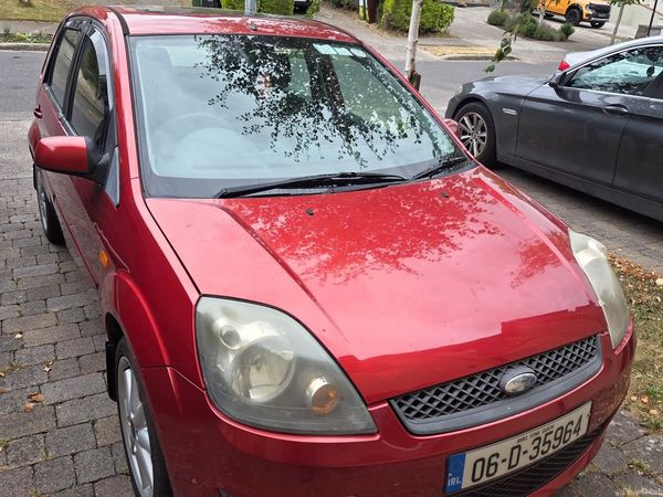Ford Fiesta Hatchback, Petrol, 2006, Red