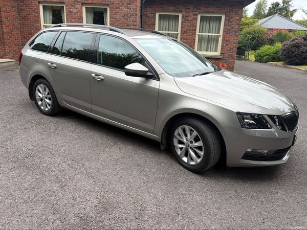 Skoda Octavia Estate, Petrol, 2018, Grey