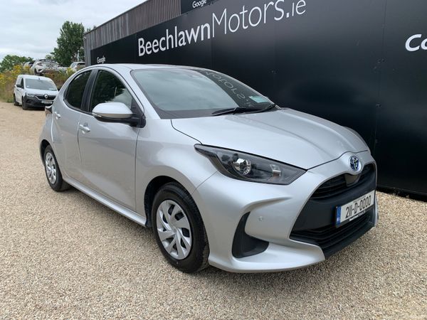 Toyota Yaris Hatchback, Petrol Hybrid, 2021, Silver