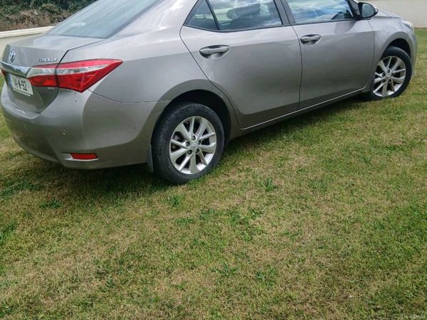 Toyota Corolla Saloon, Diesel, 2014, Bronze
