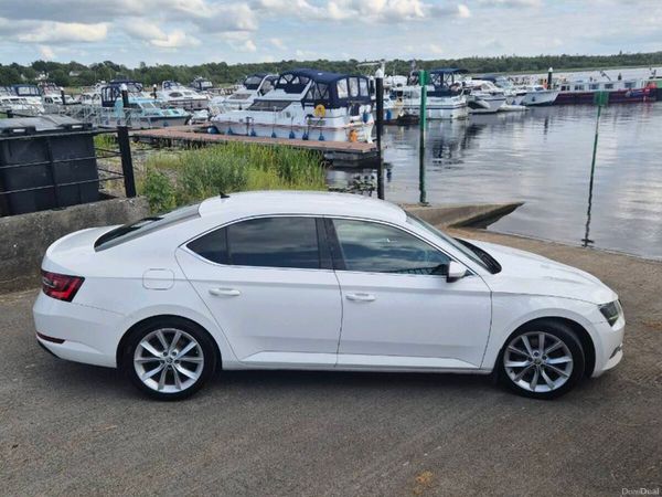 Skoda Superb Hatchback, Diesel, 2016, White