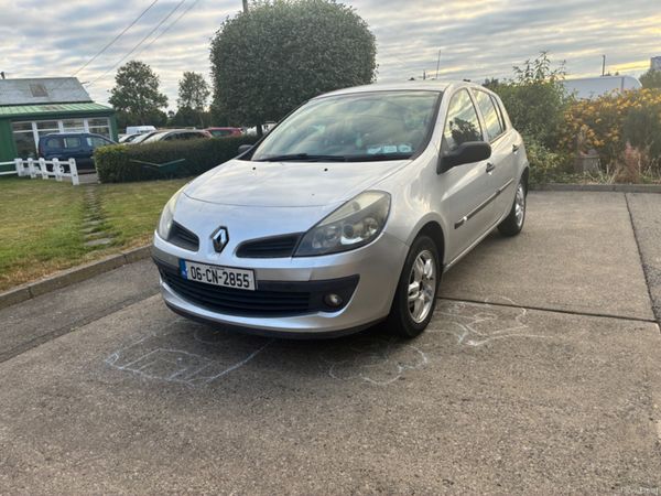 Renault Clio Hatchback, Petrol, 2006, Silver