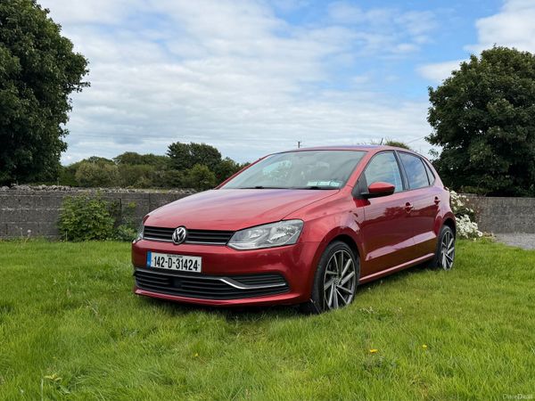 Volkswagen Polo Hatchback, Petrol, 2014, Red