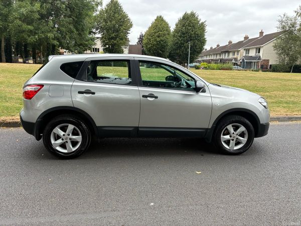 Nissan Qashqai Hatchback, Petrol, 2011, Silver